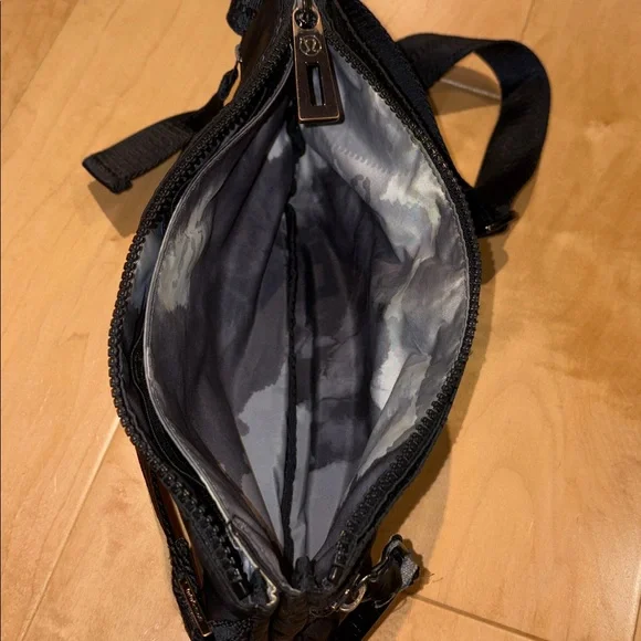 Vintage Black Lululemon Surge Belt Bag - Picture 8 of 15